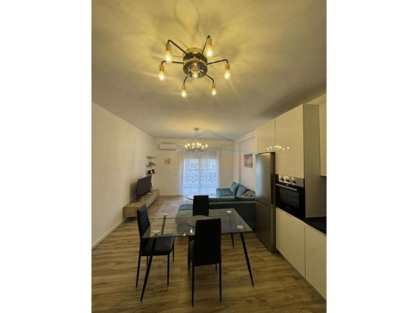 Tirane, jepet me qera apartament 2+1 Kati 8, 106 m² 550 € (Yzberisht , Prane Spitalit Amerikan 3)