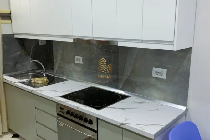 Tirane, jepet me qera shtepi 1+1+Ballkon Kati 1, 65 m² 400 € (Rruga 5 Maj)