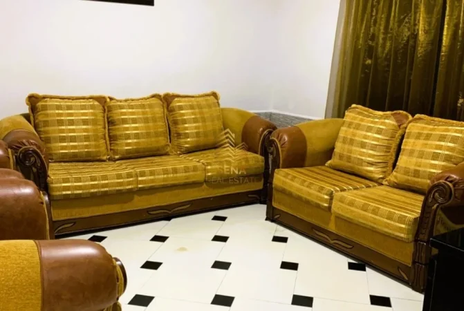 Tirane, jepet me qera shtepi 1+1+Ballkon Kati 1, 65 m² 400 € (Rruga 5 Maj)