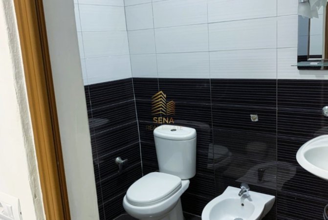 Tirane, jepet me qera shtepi 1+1+Ballkon Kati 1, 65 m² 400 € (Rruga 5 Maj)