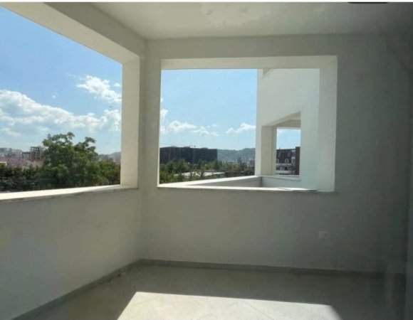 Tirane, jepet me qera apartament 2+1 Kati 3, 500 € 