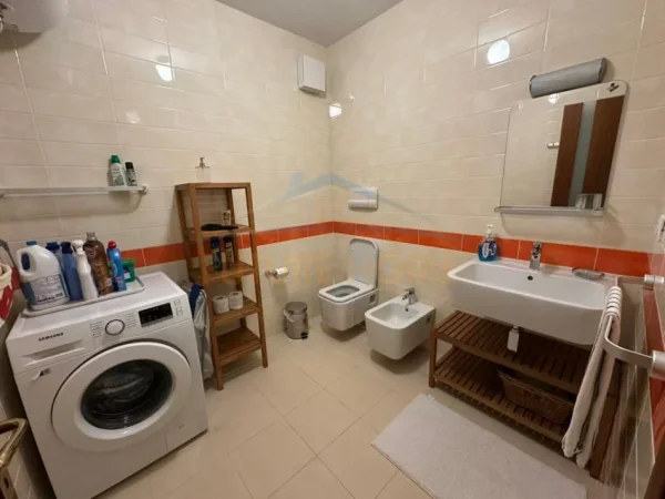 Tirane, jepet me qera apartament 2+1+2+2 Poste , Kati 6, 120 m² 1.200 € (Rruga Myslym Shyri)