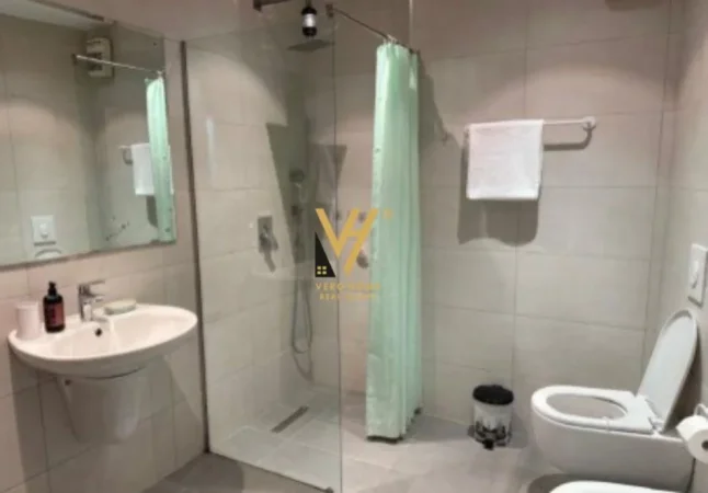 Tirane, jepet me qera apartament 1+1+Ballkon Kati 8, 62 m² 600 € (RRUGA DERVISH HIMA)