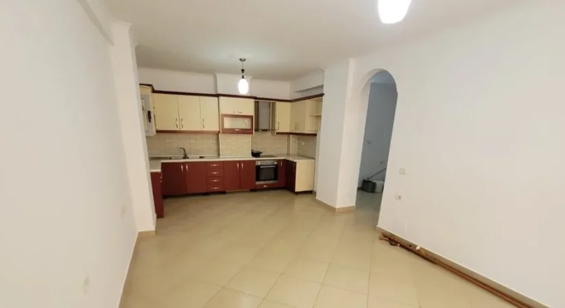 Tirane, jepet me qera apartament 1+1 Kati 1, 60 m² 350 € (yzberisht)