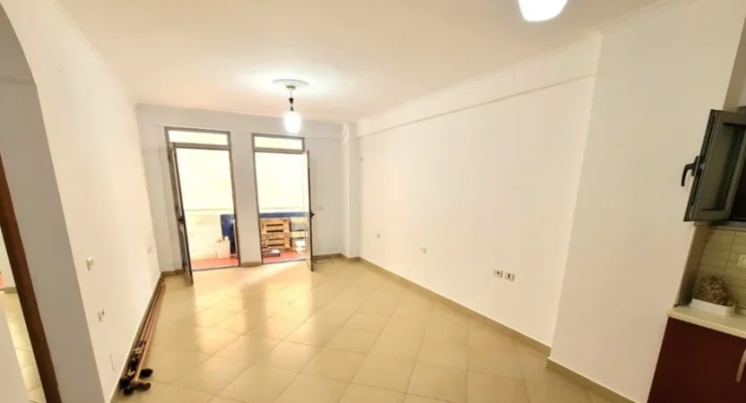 Tirane, jepet me qera apartament 1+1 Kati 1, 60 m² 350 € (yzberisht)