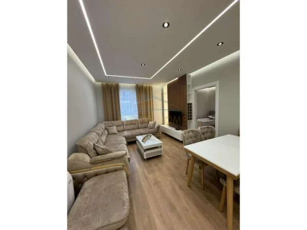 Tirane, jepet me qera apartament 3+1 Kati 6, 116 m² 630 € (Univers City , Tirane)