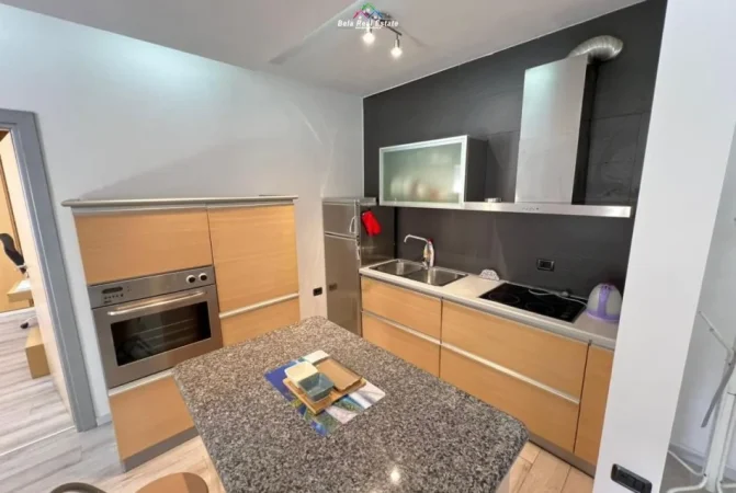 Tirane, jepet me qera apartament 1+1 Kati 8, 65 m² 600 € (Rruga e Elbasanit)