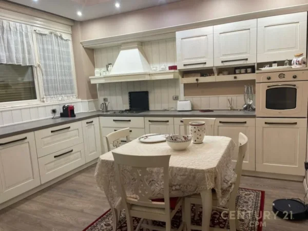 Tirane, shes Vile 3 Katshe Kati 4, 600 m² 975.000 € (Akacia Hill)