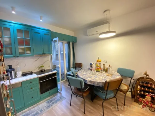 Tirane, shes apartament 2+1+Aneks+Ballkon Kati 2, 100 m² 260.000 € 