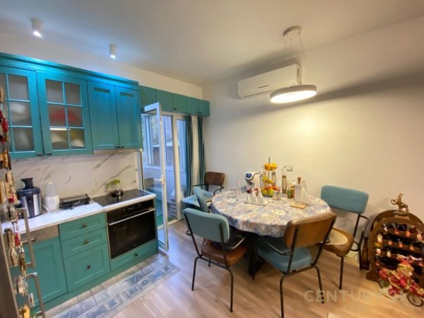 Tirane, shes apartament 2+1+Aneks+Ballkon Kati 2, 100 m² 260.000 € 