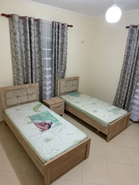 Tirane, jap me qera apartament 2+1+Ballkon Kati 2, 90 m² 460 € (Afer Shkolles se Policise)