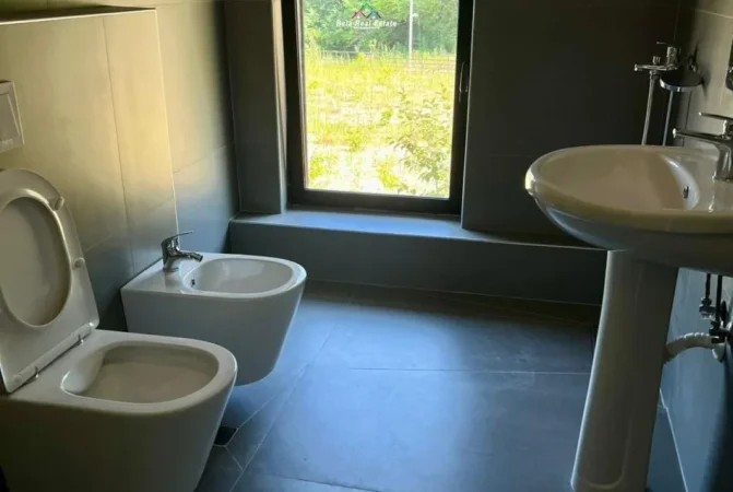 Tirane, jepet me qera apartament 3+1 Kati 1, 150 m² 1.400 € (Kodra e Diellit)