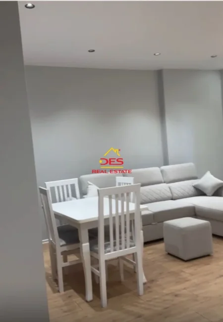Vlore, jepet me qera apartament 1+1+Ballkon Kati 4, 70 m² 400 € (Rruga Sadik Zotaj)