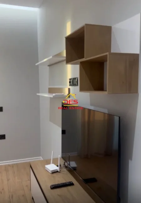 Vlore, jepet me qera apartament 1+1+Ballkon Kati 4, 70 m² 400 € (Rruga Sadik Zotaj)