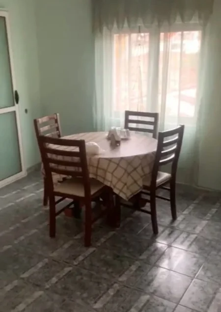 Tirane, jap me qera apartament 1+1+Ballkon Kati 2, 90 m² 510 € (Perball Shkolles Sami Frasheri)