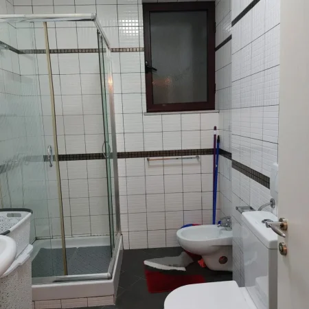 Tirane, jap me qera apartament 2+1+Ballkon Kati 8, 80 m² 600 € (rruga panorama afer ish hipotekes)