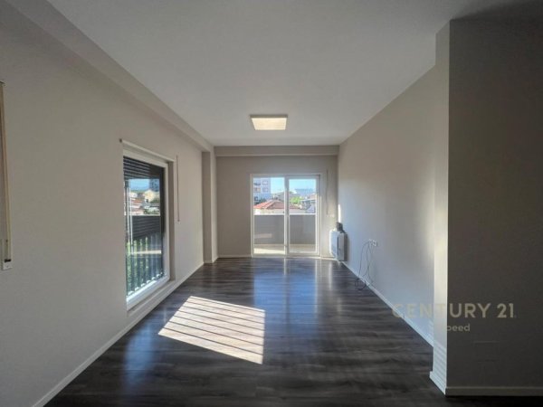 Tirane, shes apartament 2+1+Aneks+Ballkon Kati 1, 88 m² 210.000 € (Hipoteka)