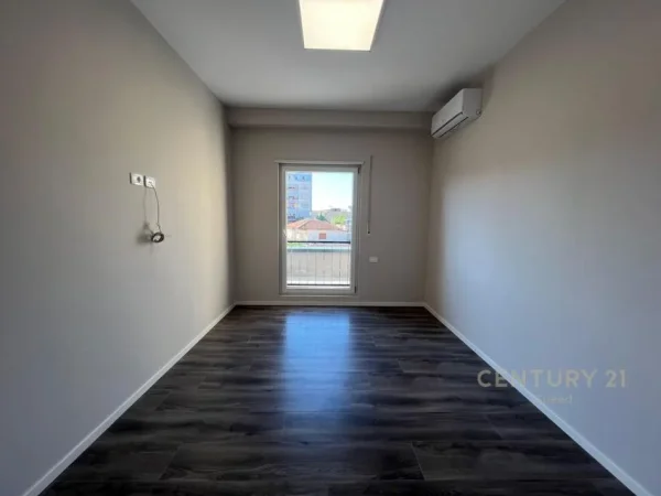 Tirane, shes apartament 2+1+Aneks+Ballkon Kati 1, 88 m² 210.000 € (Hipoteka)