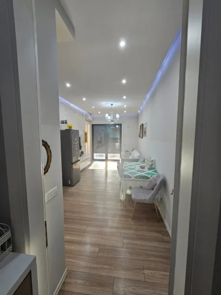 Tirane, jepet me qera apartament 1+1 Kati 3, 800 € 