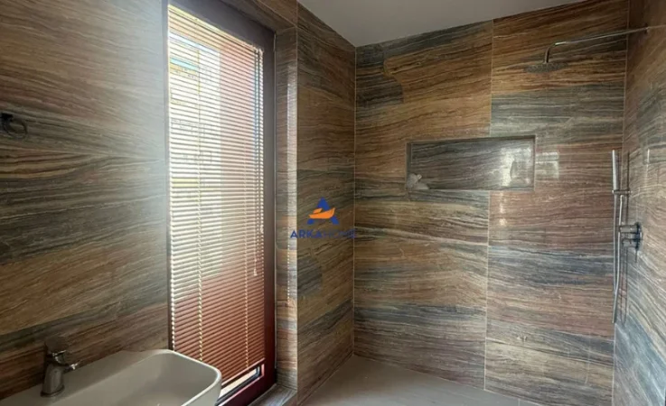 Tirane, jepet me qera ambjent biznesi Kati 7, 70 m² 1.200 € (RRUGA E KAVAJES)