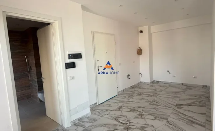 Tirane, jepet me qera ambjent biznesi Kati 7, 70 m² 1.200 € (RRUGA E KAVAJES)