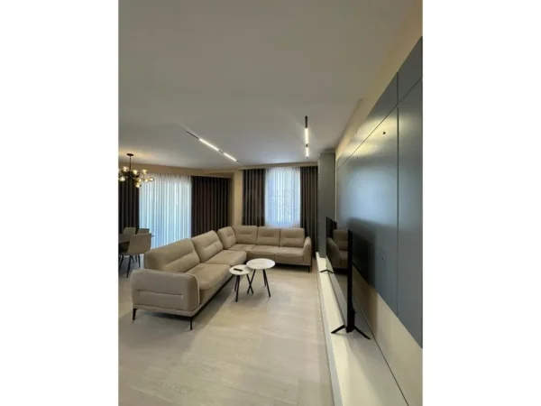 Tirane, jepet me qera apartament 2+1 , 117 m² 800 € (astir)