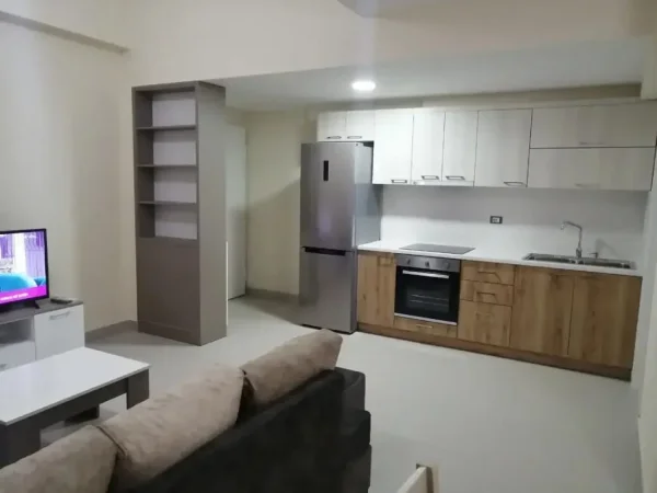 Tirane, jepet me qera apartament 2+1+Ballkon Kati 3, 80 m² 450 € (rruga Tahsim shehu)