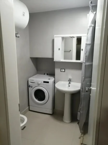 Tirane, jepet me qera apartament 2+1+Ballkon Kati 3, 80 m² 450 € (rruga Tahsim shehu)