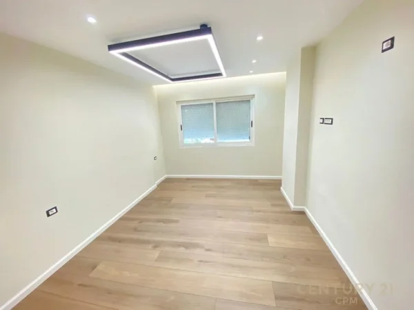 Tirane, shes apartament 1+1+Aneks+Ballkon Kati 5, 62 m² 