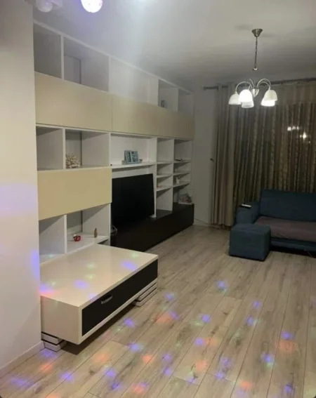 Tirane, jap me qera apartament 2+1+Ballkon Kati 3, 101 m² 550 € (Albion Tershalla)
