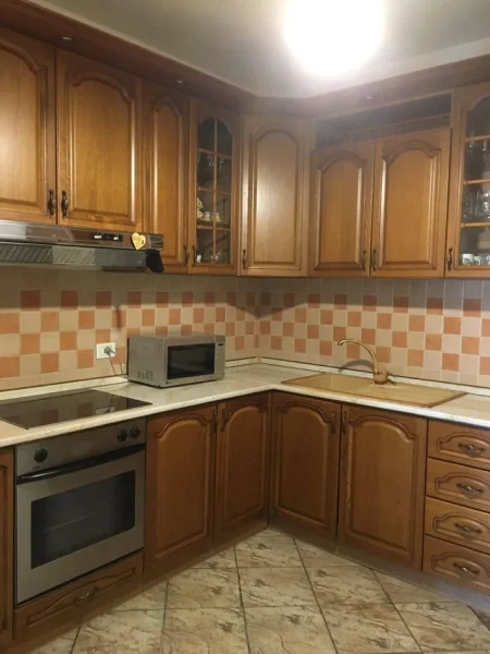 Tirane, jap me qera apartament 3+1+Ballkon Kati 6, 157 m² 900 € (rruga barrikada)
