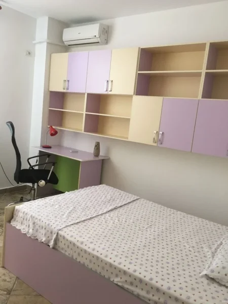 Tirane, jap me qera apartament 3+1+Ballkon Kati 6, 157 m² 900 € (rruga barrikada)