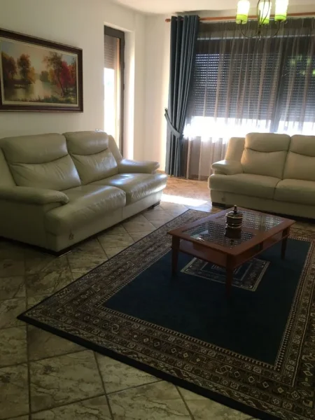 Tirane, jap me qera apartament 3+1+Ballkon Kati 6, 157 m² 900 € (rruga barrikada)