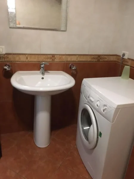 Tirane, jap me qera apartament 3+1+Ballkon Kati 6, 157 m² 900 € (rruga barrikada)