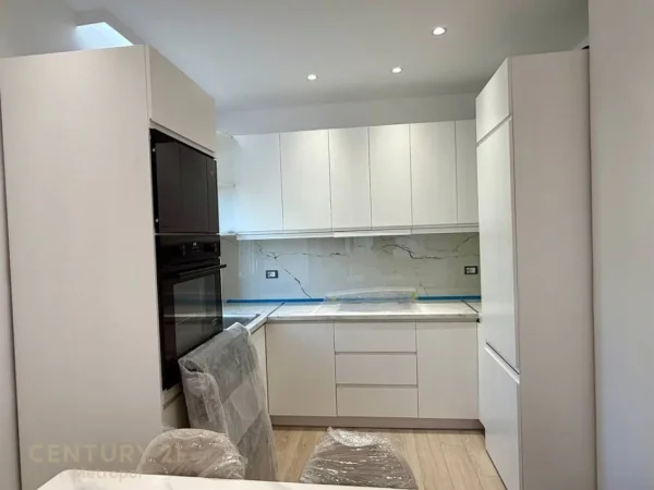 Tirane, jepet me qera apartament 2+1 Kati 3, 90 m² 1.000 € (Myslym Shyri)