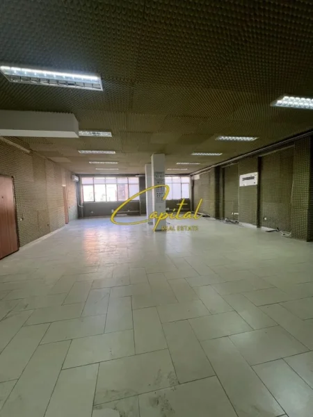 Tirane, jepet me qera ambjent biznesi Kati 2, 350 m² 3.000 € (RRUGA ELBASANIT)