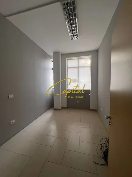 Tirane, jepet me qera ambjent biznesi Kati 2, 350 m² 3.000 € (RRUGA ELBASANIT)