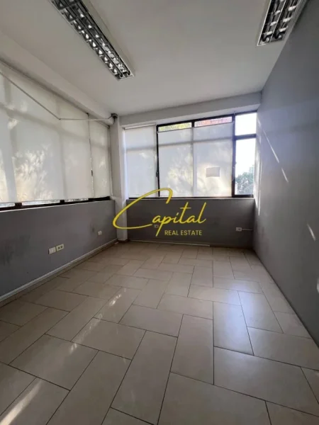 Tirane, jepet me qera ambjent biznesi Kati 2, 350 m² 3.000 € (RRUGA ELBASANIT)