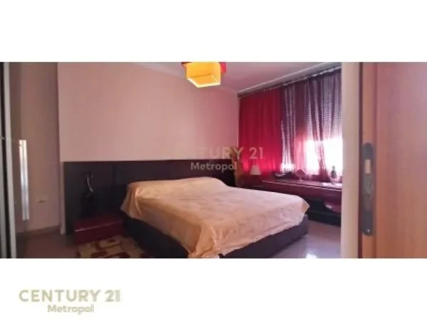 Tirane, jepet me qera apartament 2+1 Kati 9, 100 m² 750 € (Bllok)