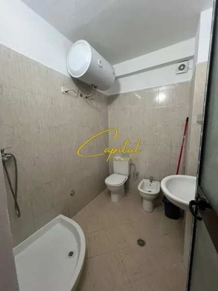 Tirane, jepet me qera apartament 1+1 Kati 8, 70 m² 550 € (RRUGA E ELBASANIT)