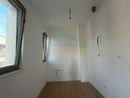 Tirane, jepet me qera apartament 2+1 Kati 1, 122 m² 1.200 € 