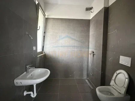 Tirane, jepet me qera apartament 2+1 Kati 1, 122 m² 1.200 € 