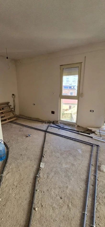 Tirane, shitet apartament 2+1 Kati 2, 179.000 € 