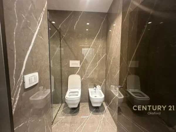 Tirane, jepet me qera apartament 2+1 Kati 11, 138 m² 1.800 € (Bllok)