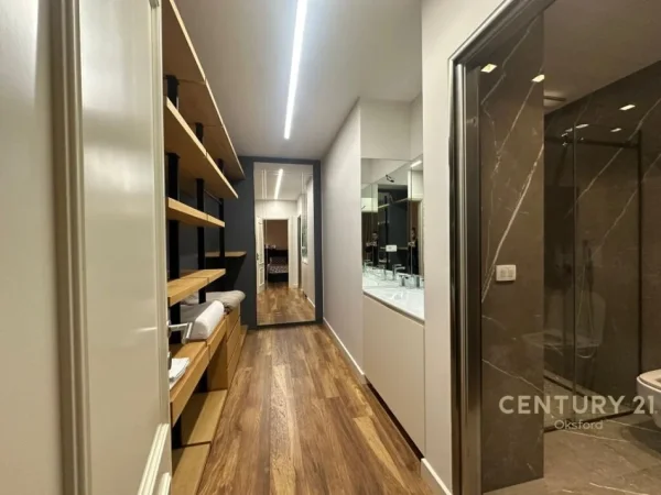 Tirane, jepet me qera apartament 2+1 Kati 11, 138 m² 1.800 € (Bllok)