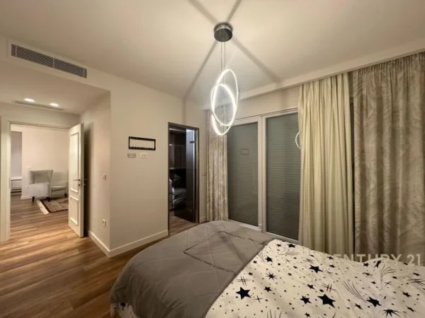 Tirane, jepet me qera apartament 2+1 Kati 11, 138 m² 1.800 € (Bllok)