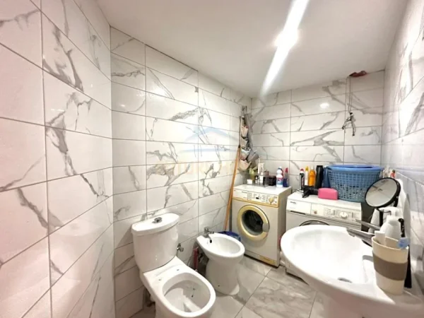 Tirane, shitet apartament duplex 1+1 Kati 0, 46 m² 85.000 € (Liqeni i Thatë)