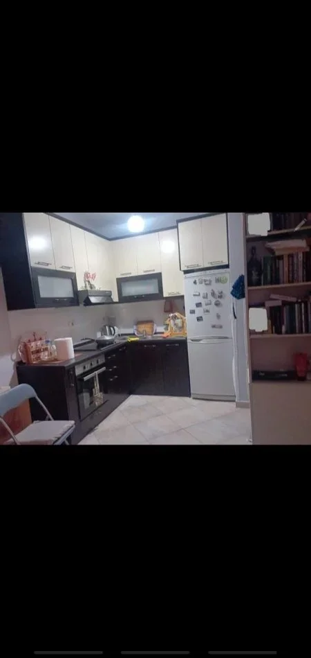 Tirane, jap me qera apartament 1+1+Ballkon Kati 2, 60 m² 400 € (rruga Azem meshi)