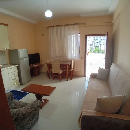 Tirane, jepet me qera apartament 1+1+Ballkon Kati 2, 53 m² 350 € (Rruga 5 Maj , Rr, Lucie Miloti)