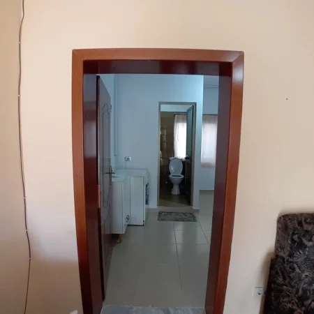 Tirane, jepet me qera apartament 1+1+Ballkon Kati 2, 53 m² 350 € (Rruga 5 Maj , Rr, Lucie Miloti)